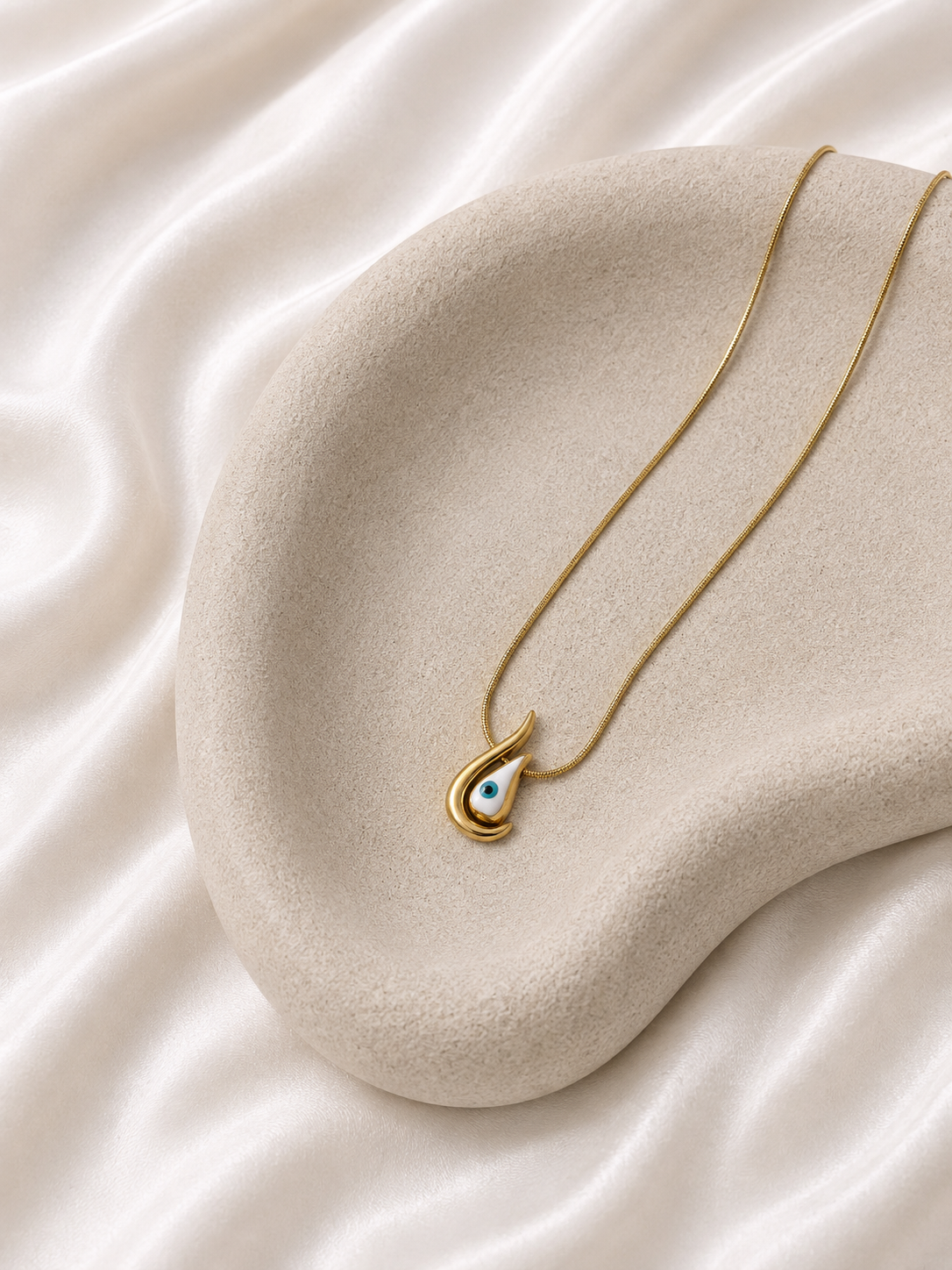 Vigilia Necklace