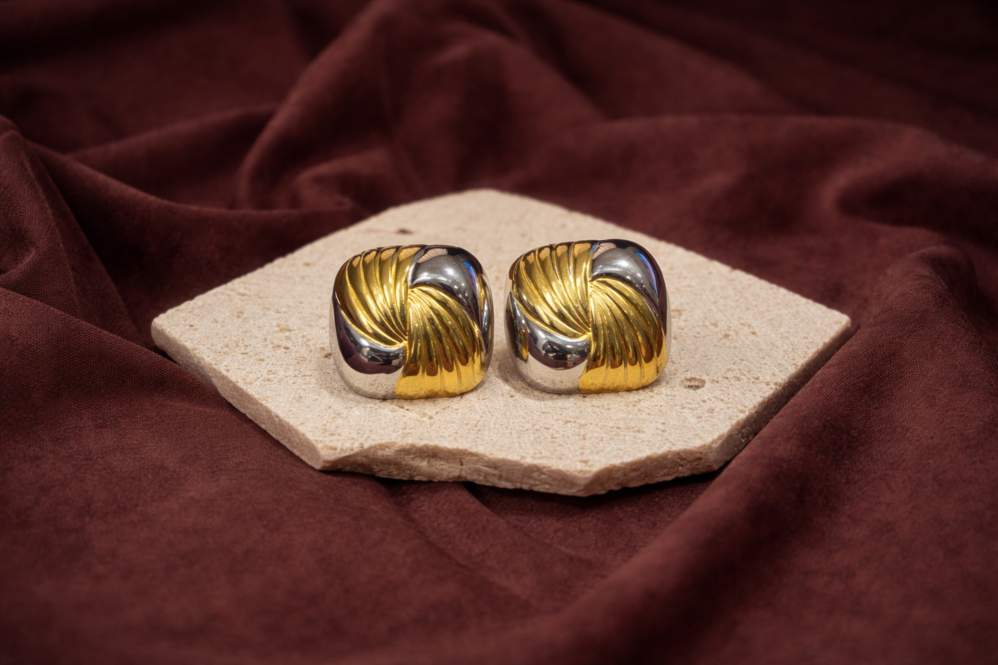 Étreinte Earrings