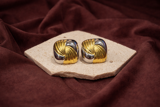 Étreinte Earrings