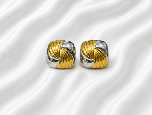 Étreinte Earrings