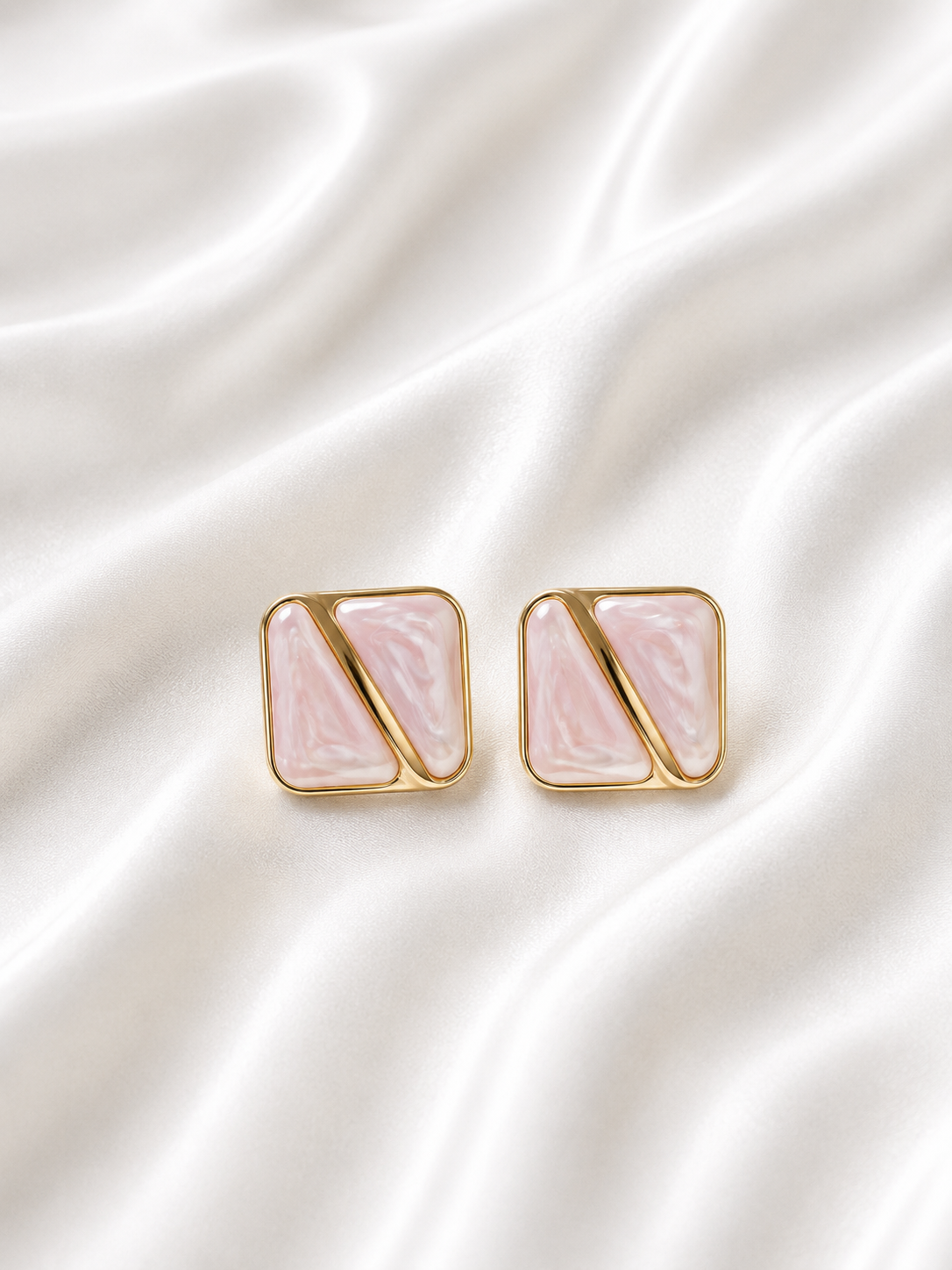Azuré White Earrings